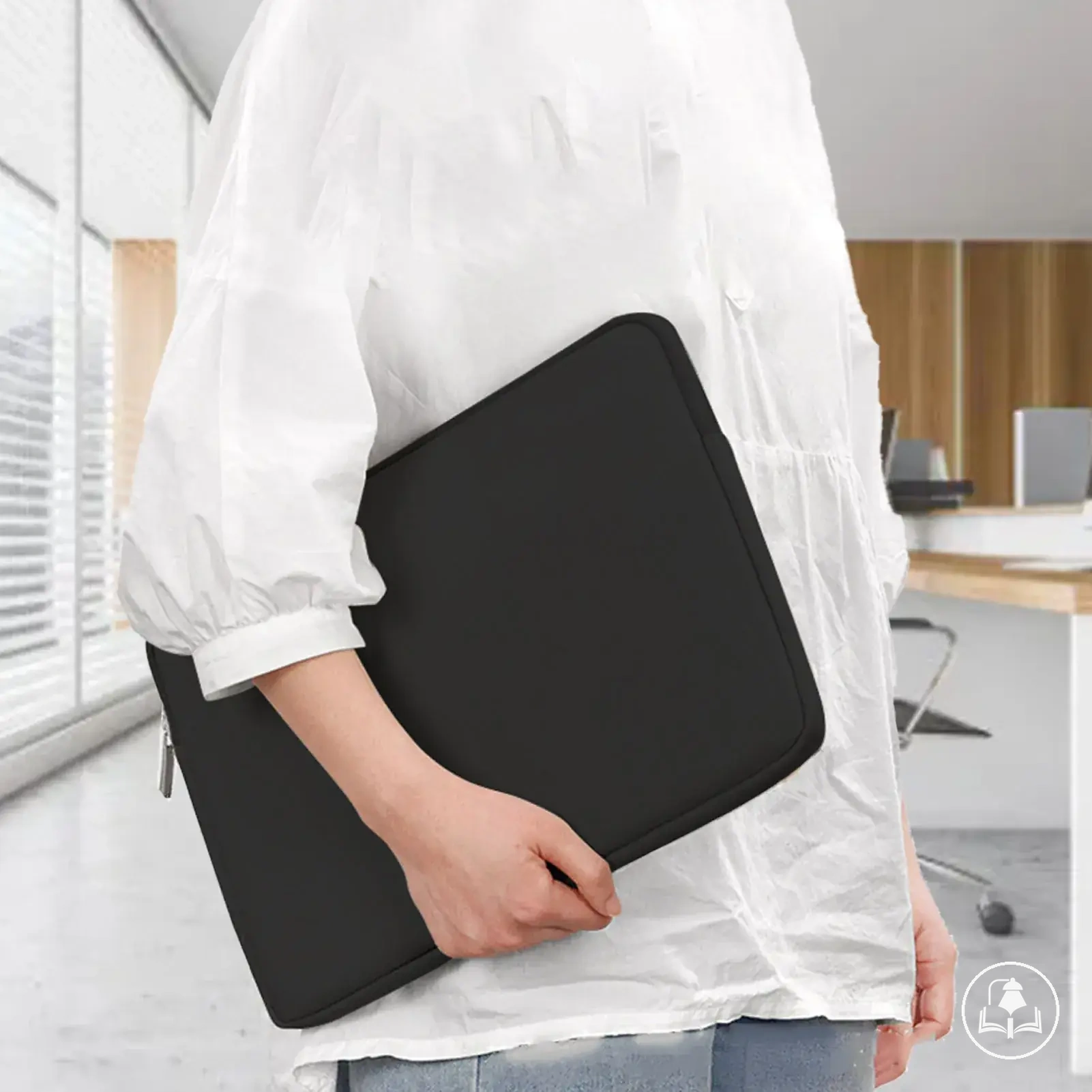 Housse noire imperméable en néoprène pour transporter une tablette ou un ordinateur portable